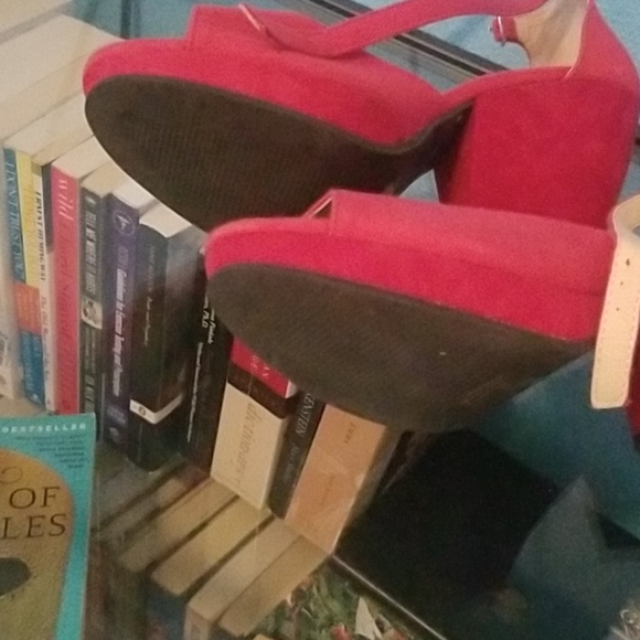 Stunning Red Strapped Heels - Picture 3 of 4